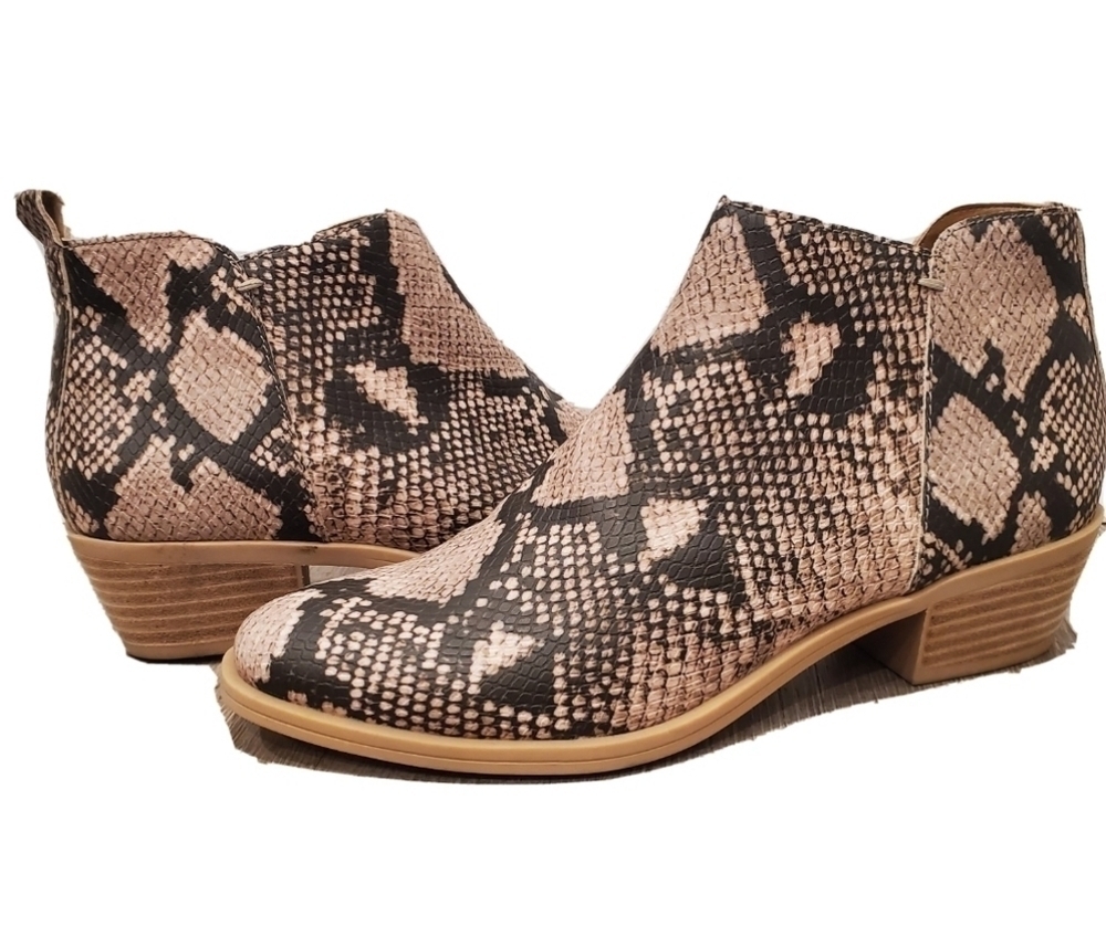 NEW DOLCE VITA Westa Bootie Snake Print